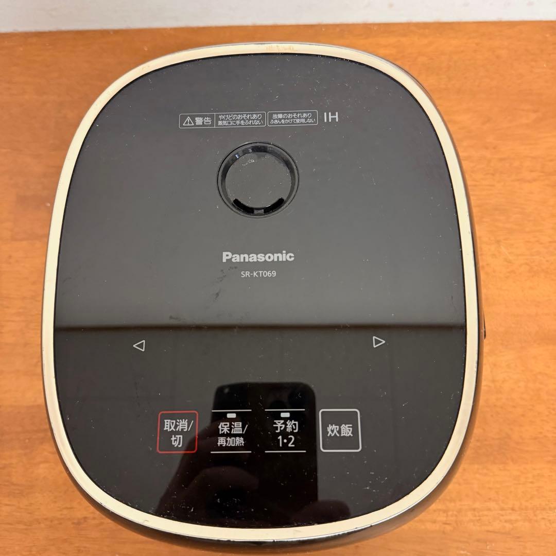 ●美品 Panasonic パナソニック IH炊飯器 3号炊き SR-KT069
