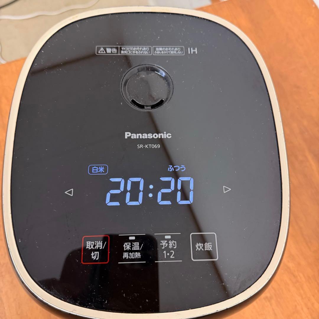 ●美品 Panasonic パナソニック IH炊飯器 3号炊き SR-KT069