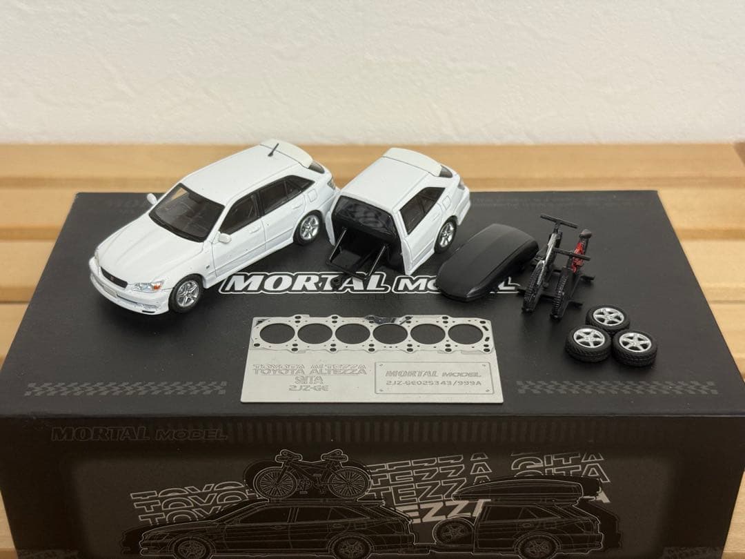 Mortal model 1/64トヨタ ALTEZZA GITA (白)