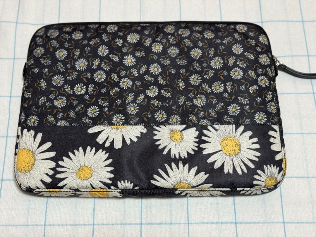 marc jacobs PCケース