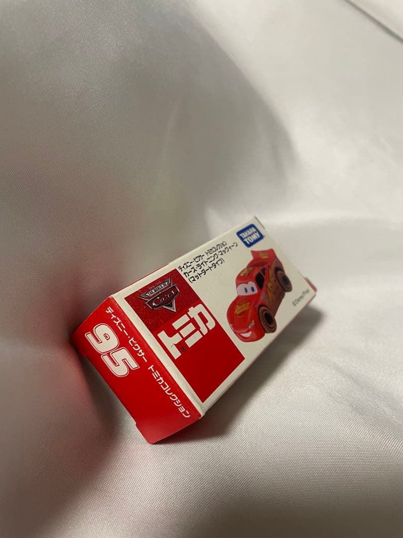 トミカ　カーズ・ライトニング・マックィーン （マットダートタイプ）トイザらス限定