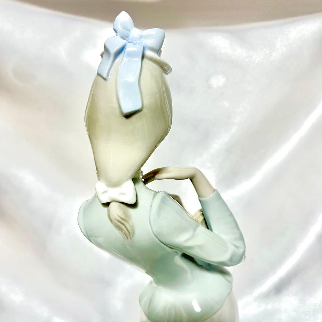 美品！ リヤドロ 仔犬を抱く貴婦人 仔犬とお散歩 犬4893 陶器 置物