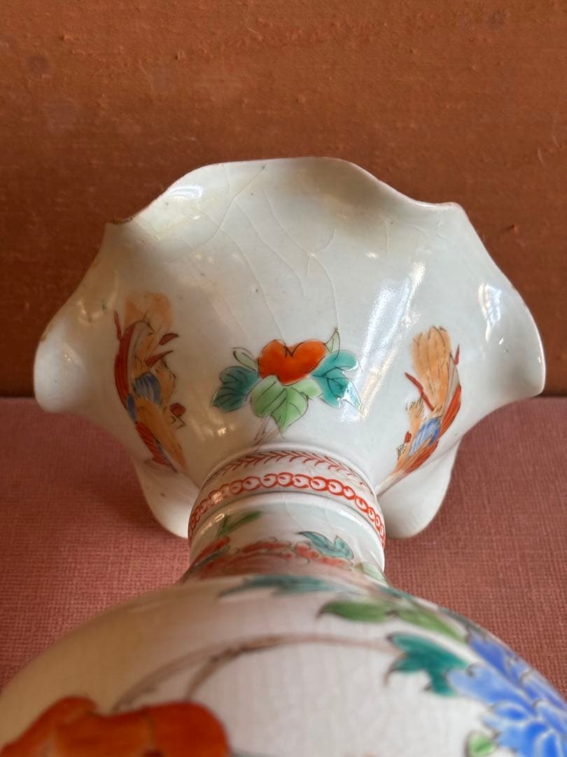 江戸期柿右衛門色絵牡丹花蝶鳳凰歌舞伎役者文尺ニ寸輪花しぼり口瓶　検輸出用初期