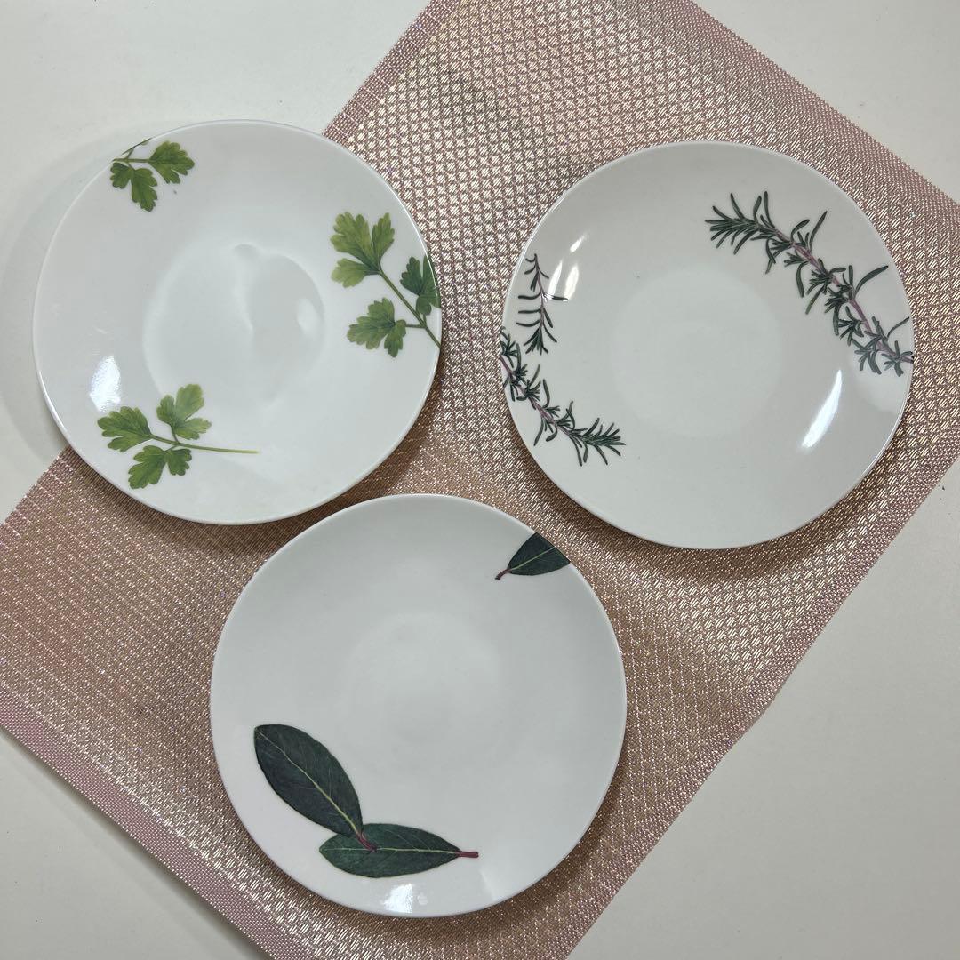 LA AMYS＊コーヒーカップ・トリオ・ケーキ皿・カップセット・ハーブ柄・3点