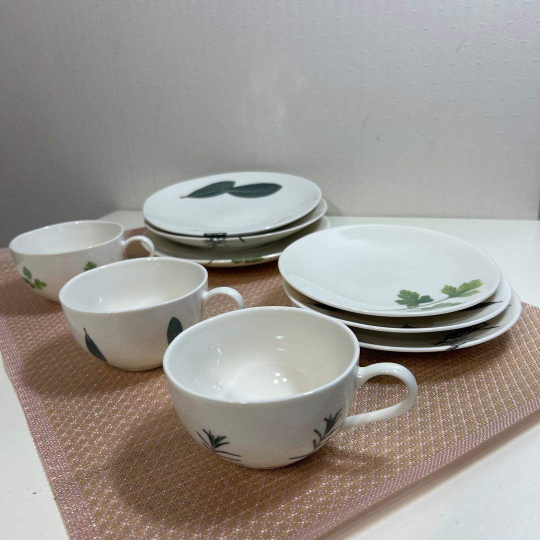 LA AMYS＊コーヒーカップ・トリオ・ケーキ皿・カップセット・ハーブ柄・3点