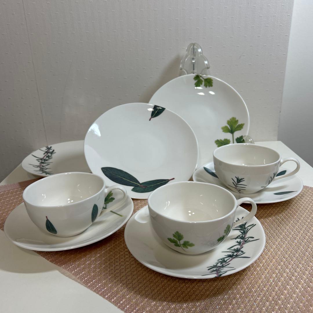 LA AMYS＊コーヒーカップ・トリオ・ケーキ皿・カップセット・ハーブ柄・3点