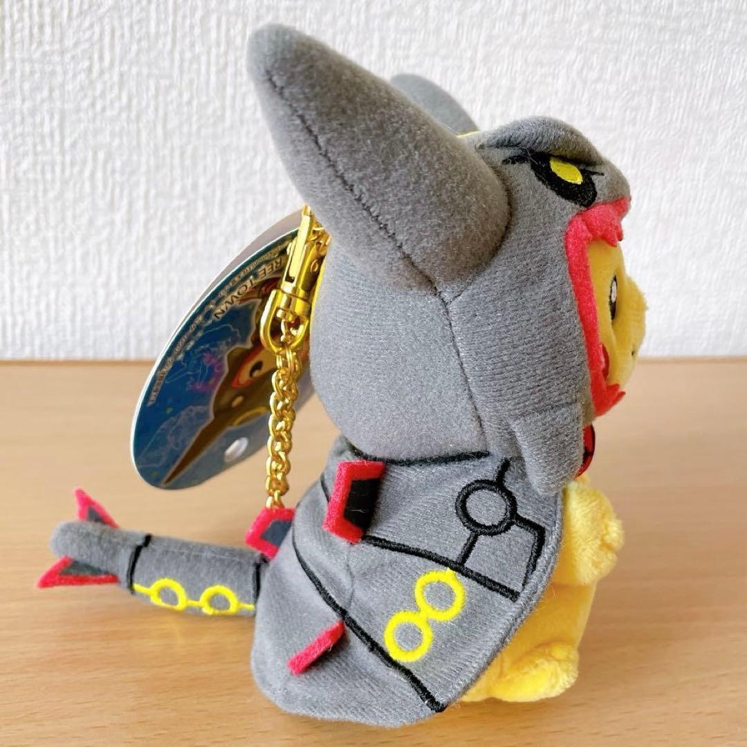 は*と様 黒いレックウザポンチョを着たピカチュウ マスコット タグ付き オープン