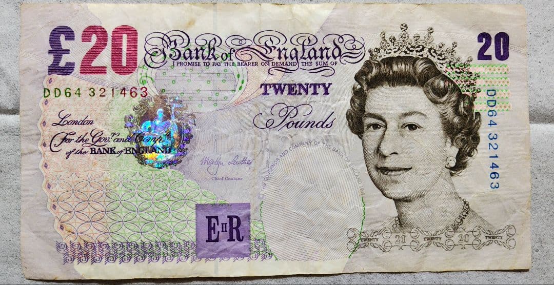 旧イギリス紙幣 エリザベス £10×2, £20×1　40ポンド分