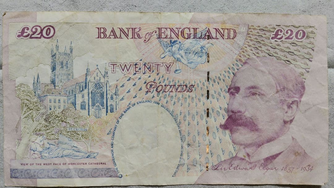 旧イギリス紙幣 エリザベス £10×2, £20×1　40ポンド分