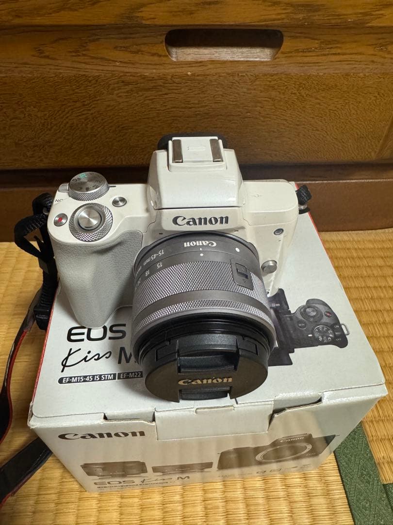 即日発送 Canon EOS Kiss M ホワイト本体 レンズ付き