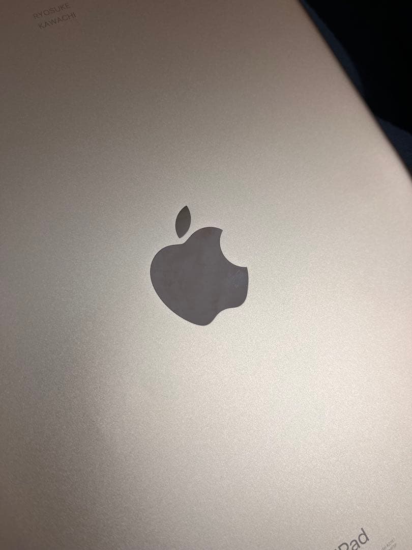 ジ*ン様 iPad 第7世代　刻印入り　充電器不可