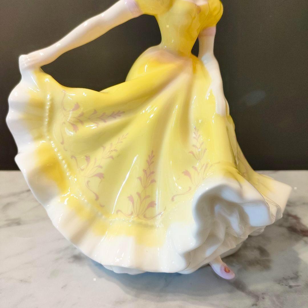 最終価格 ロイヤルドルトン ニネット 陶器 ダンス ハンドペイント 人形 置物