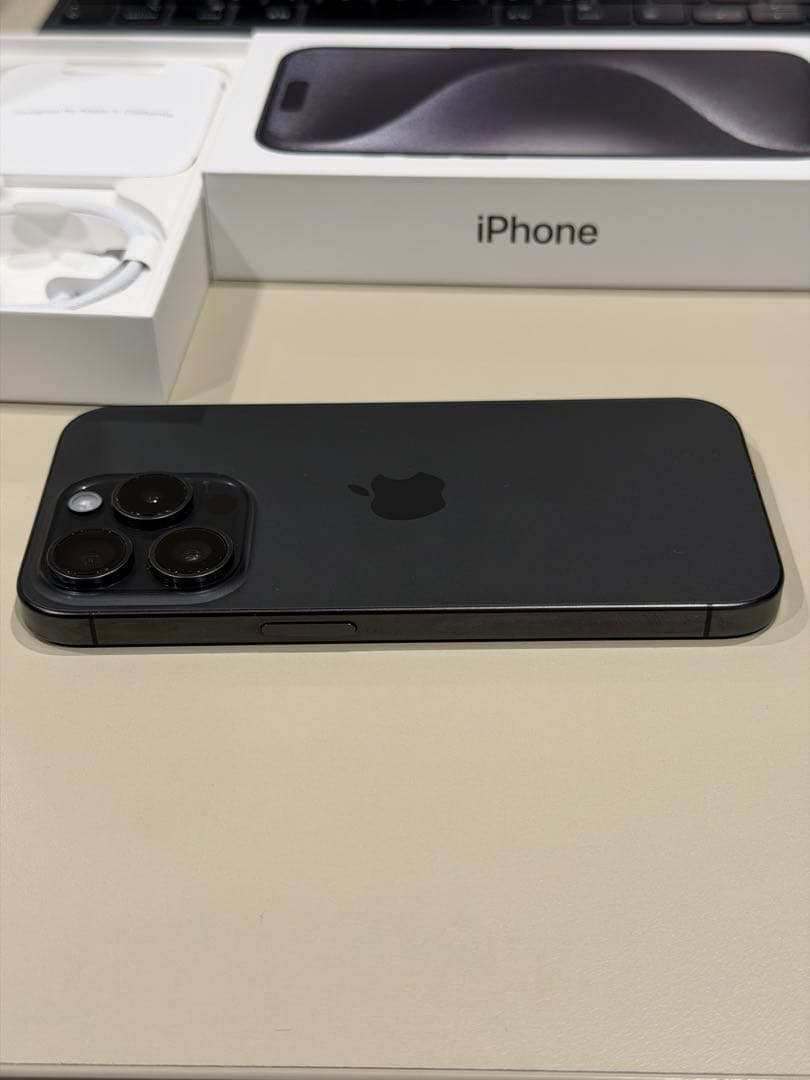 iPhone 15 Pro ブラックチタニウム 128GB おまけ付き