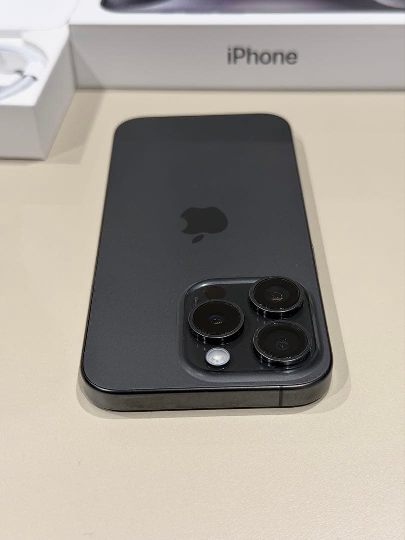 iPhone 15 Pro ブラックチタニウム 128GB おまけ付き