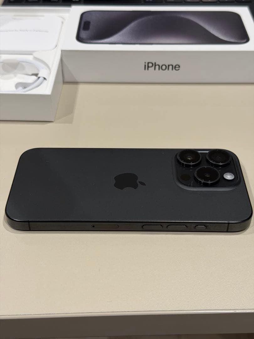 iPhone 15 Pro ブラックチタニウム 128GB おまけ付き