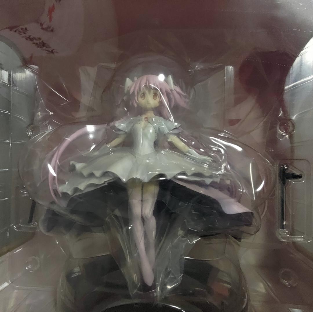 一番くじプレミアム　まどマギ　アルティメットまどか　プレミアムフィギュア