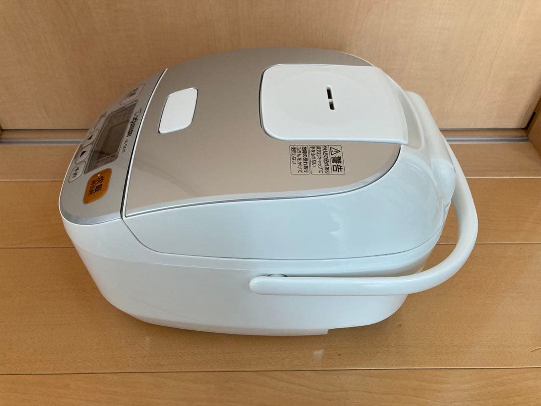 ３回使用　未使用に近い　象印 NL-DA10-WA 炊飯器 ホワイト　欠品有り