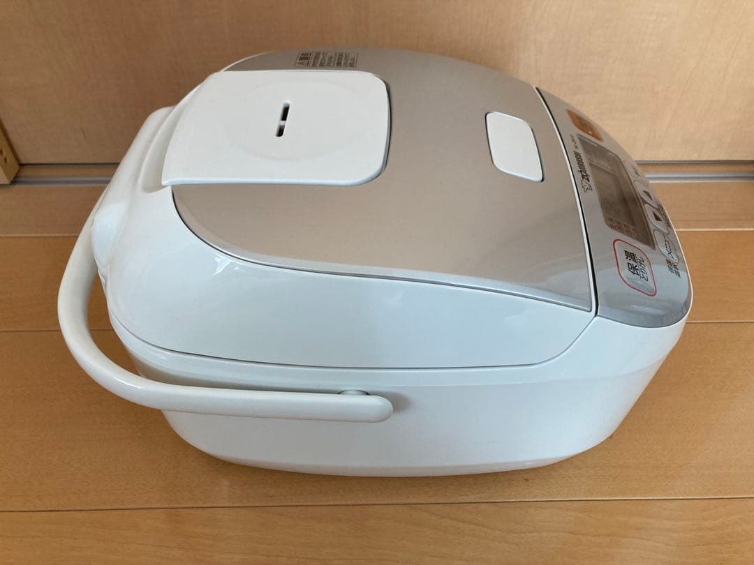 ３回使用　未使用に近い　象印 NL-DA10-WA 炊飯器 ホワイト　欠品有り