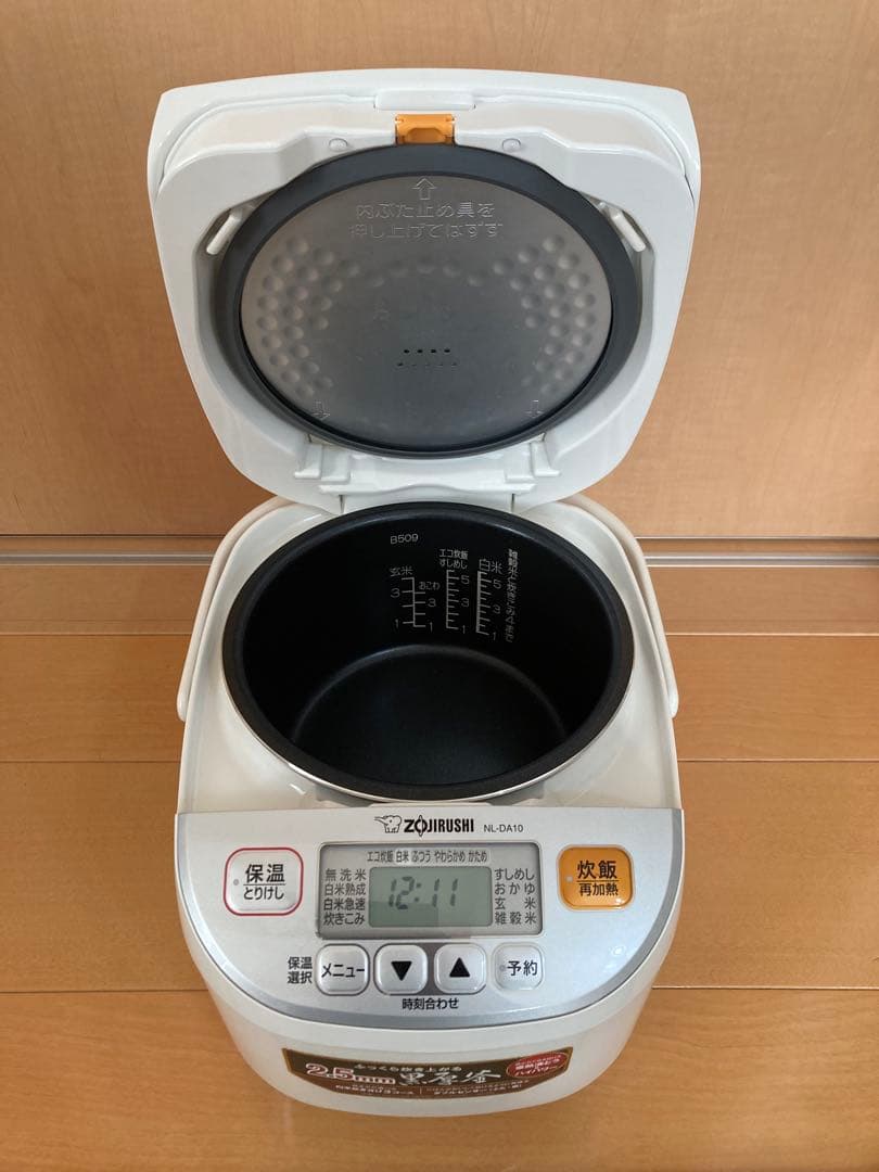 ３回使用　未使用に近い　象印 NL-DA10-WA 炊飯器 ホワイト　欠品有り