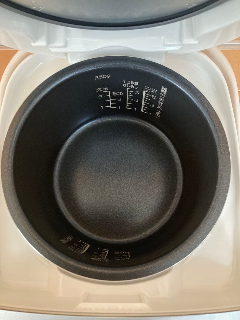 ３回使用　未使用に近い　象印 NL-DA10-WA 炊飯器 ホワイト　欠品有り