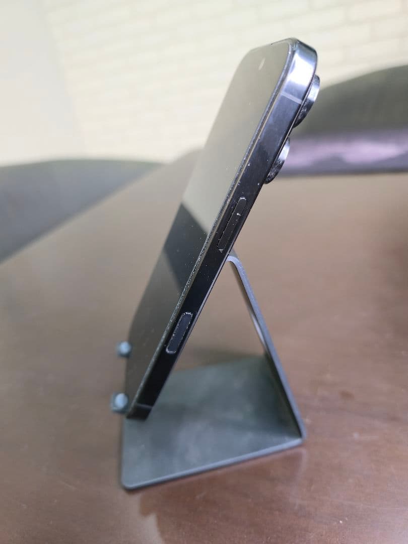 アメリカ版iPhone16pro 1TB SIMフリー ブラックチタニウム 美品