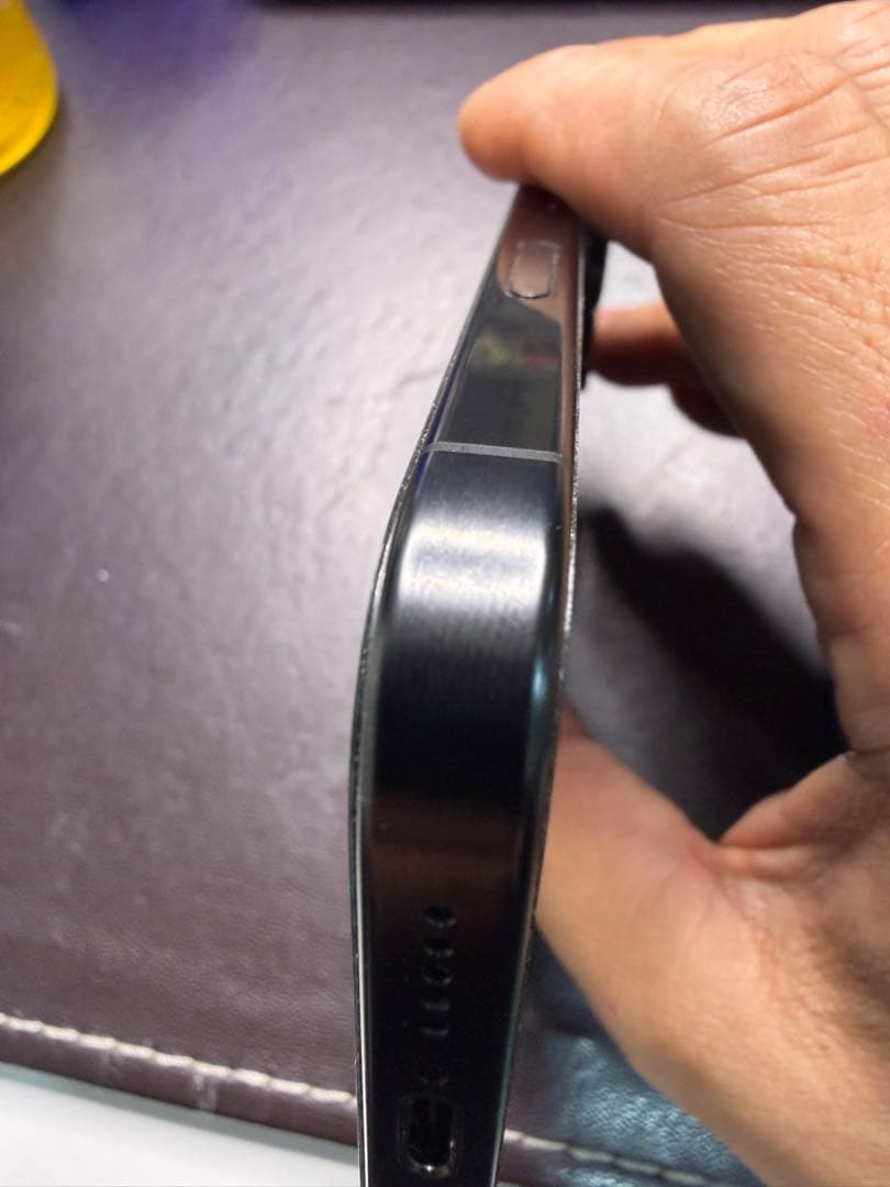 アメリカ版iPhone16pro 1TB SIMフリー ブラックチタニウム 美品