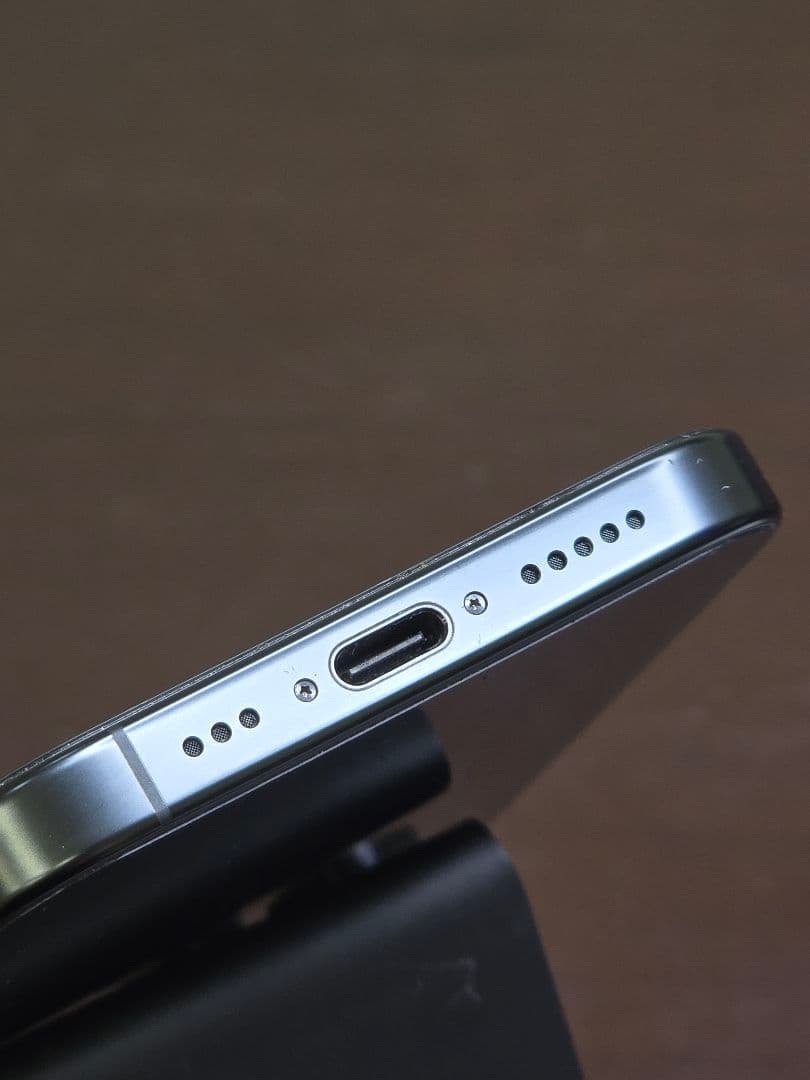 アメリカ版iPhone16pro 1TB SIMフリー ブラックチタニウム 美品