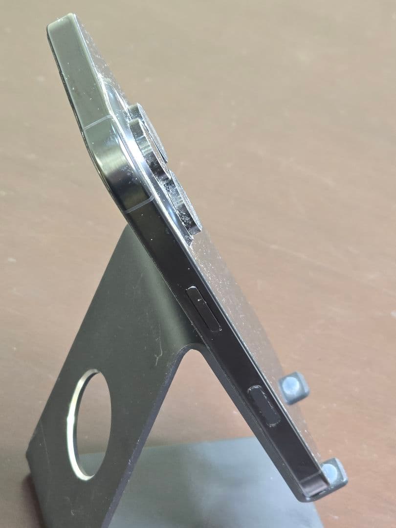 アメリカ版iPhone16pro 1TB SIMフリー ブラックチタニウム 美品