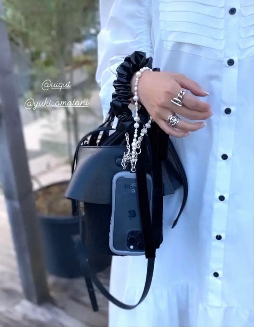 美品！完売品　ユイクト　スマホストラップ　パール付きuiqut