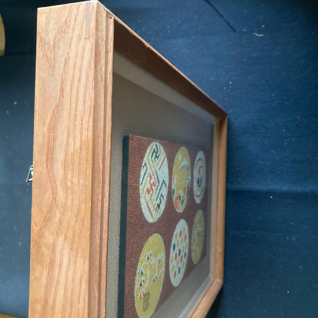 芹澤圭介デザインの布額装　印有　額￼約33×47×5cm作品17.5×32cm￼