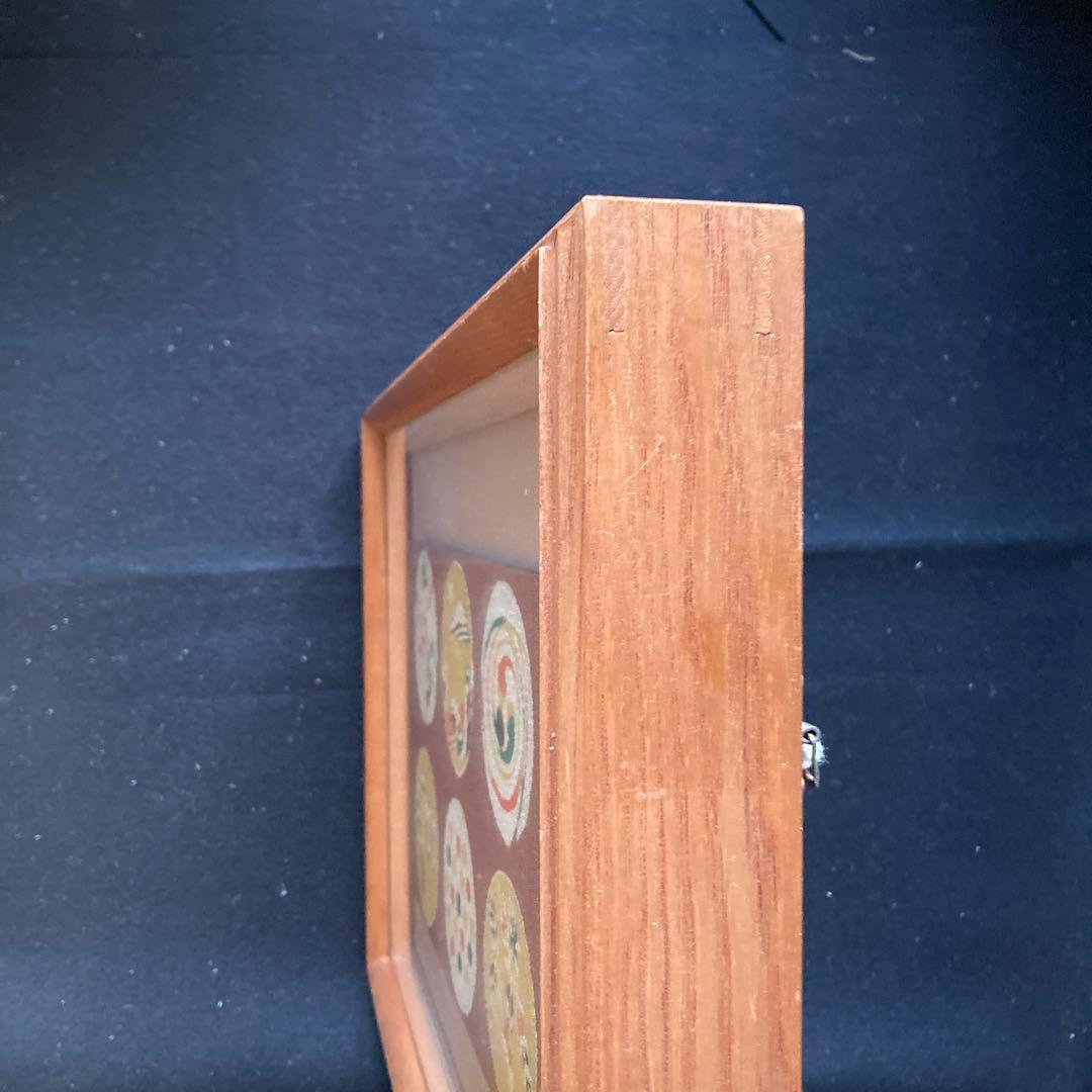 芹澤圭介デザインの布額装　印有　額￼約33×47×5cm作品17.5×32cm￼