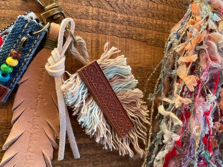 No.24フェザー風革タグキーホルダー☺︎タッセル付き