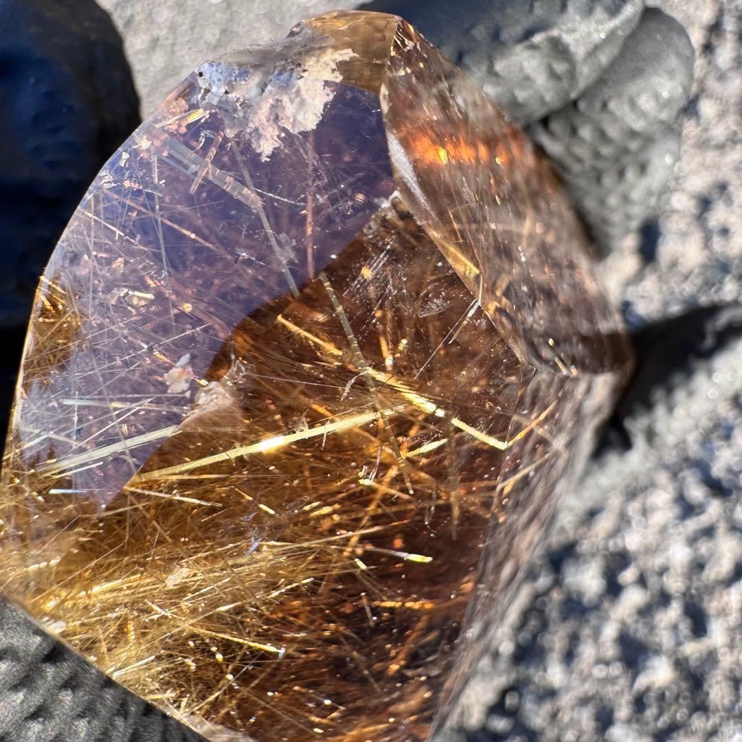 M-207タイチンルチルクォーツ原石 高密度ゴールドルチル天然石323.6g