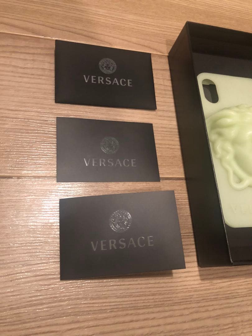 状態良好　VERSACE メデューサ iPhone 用ケース