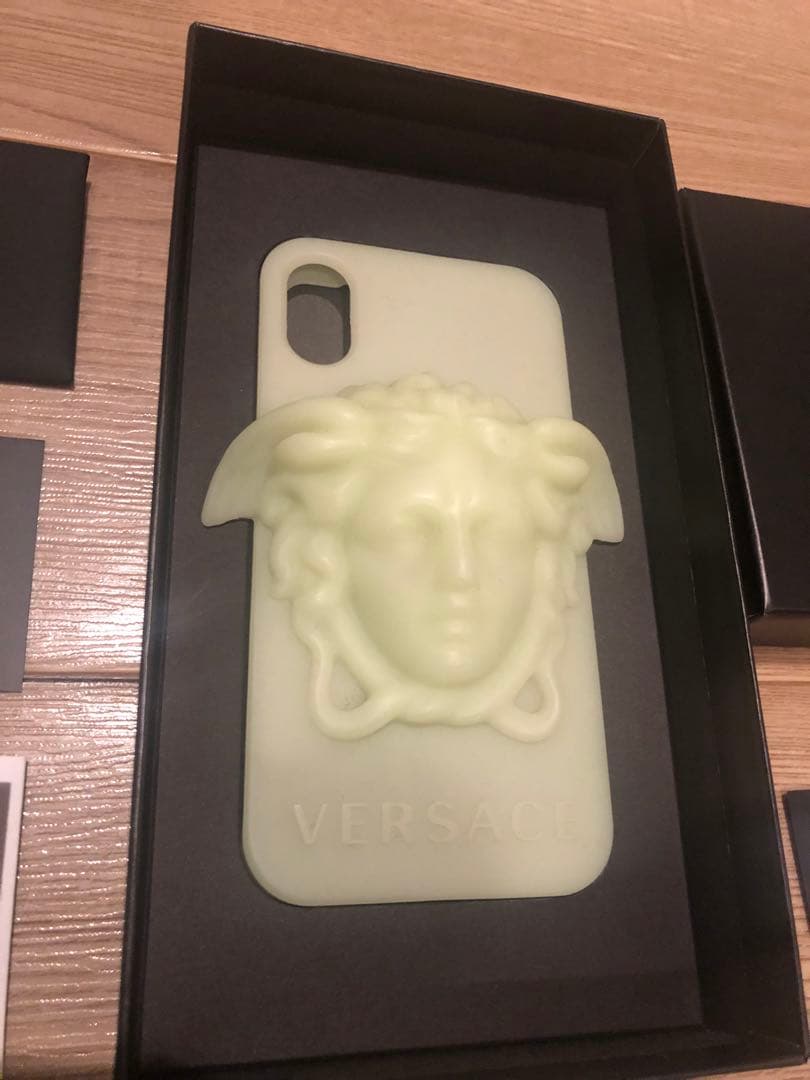 状態良好　VERSACE メデューサ iPhone 用ケース