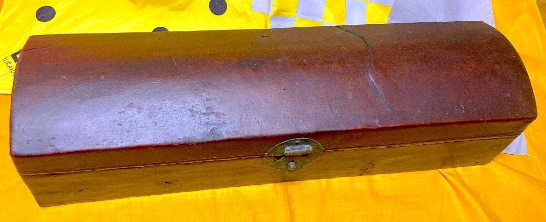 アンティーク　持ち手つき革張り木箱