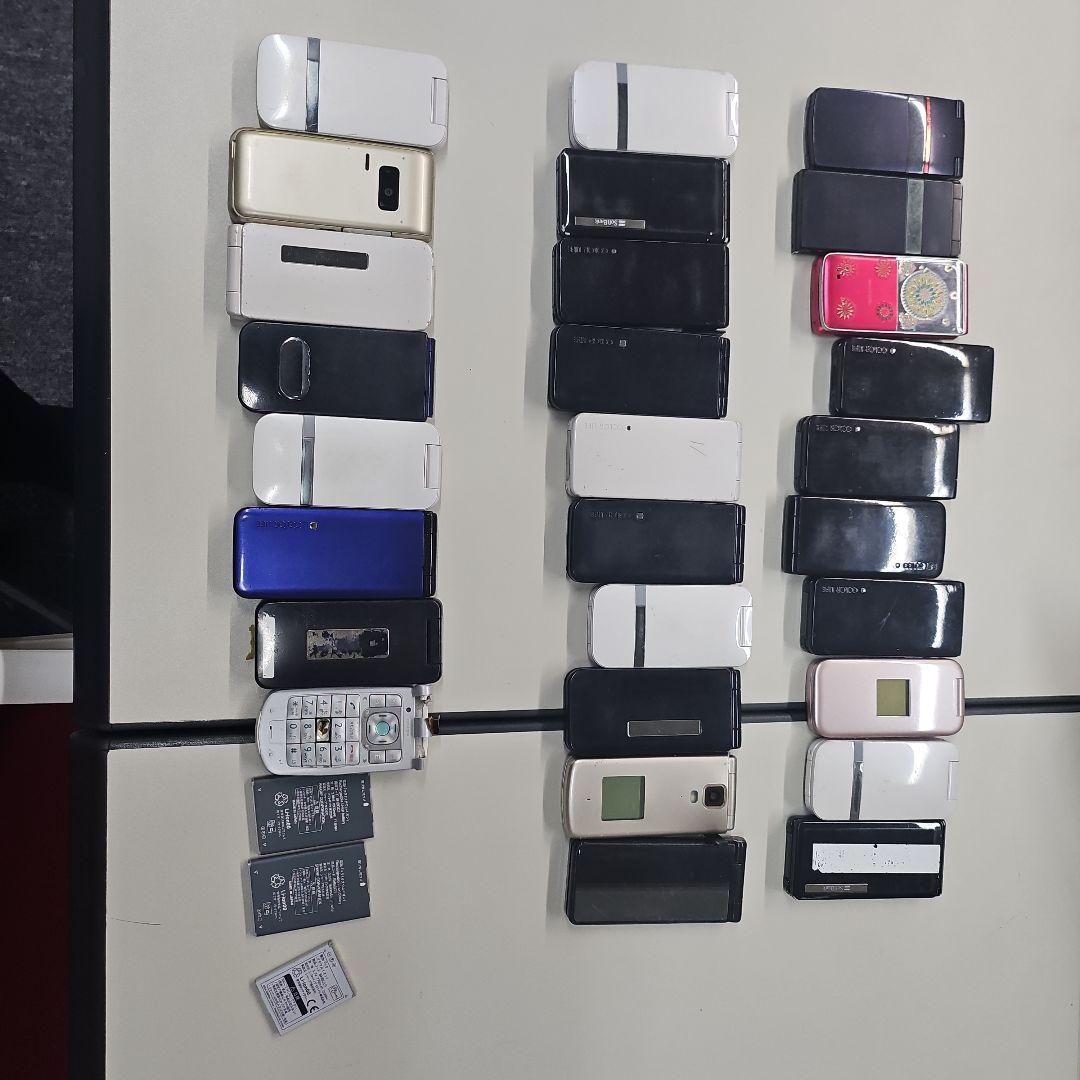 ジャンク携帯電話本体77台+ 電池　大量セット