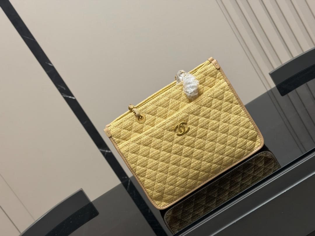 イエロー キルティング ショルダーバッグ