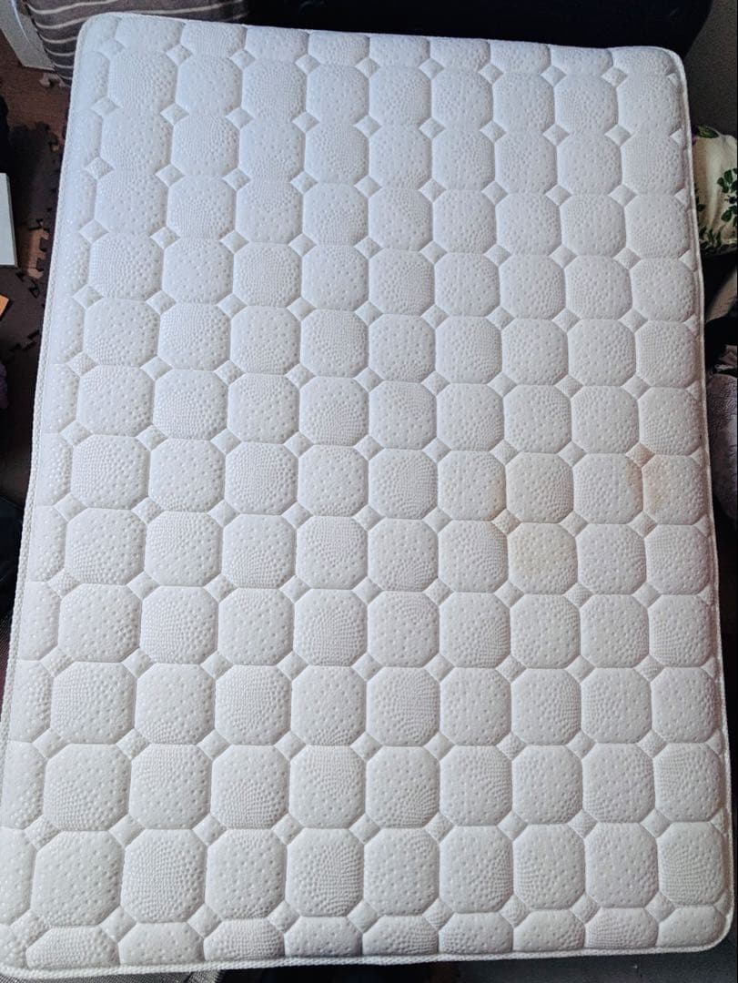 ダークブラウン 木製 ダブルベッドフレーム 収納付き、マットレス付き