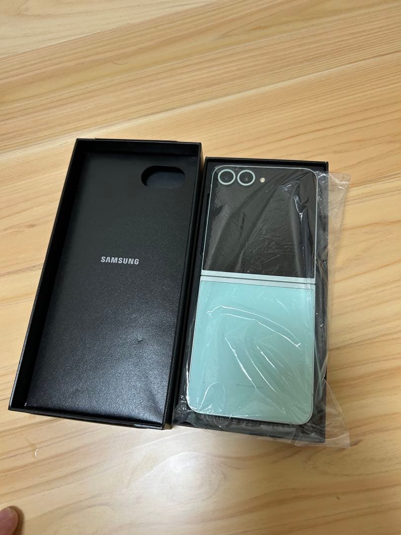 【極美品】【国内版】GALAXY Z Flip6 256GB ミント