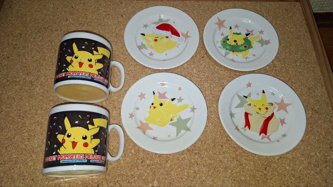 Petit Pikachu Plates 　ポケモン　皿　+オマケ