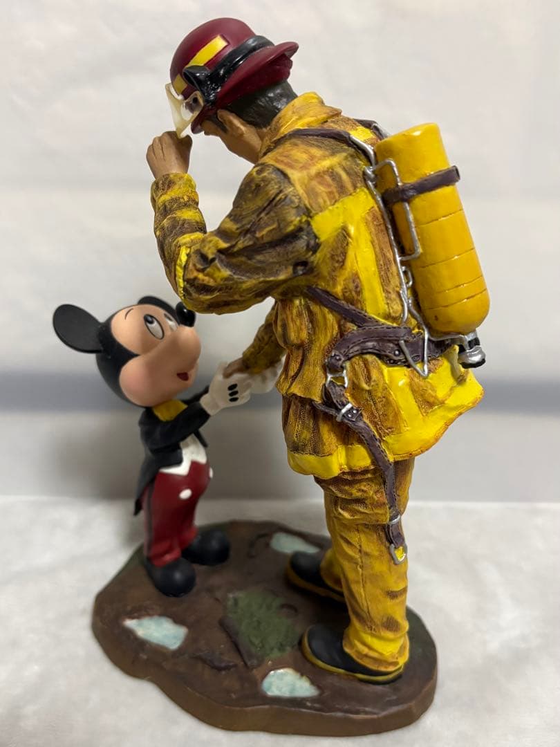 ミッキーと消防士 フィギュア 消防士へのトリビュート スタチュー