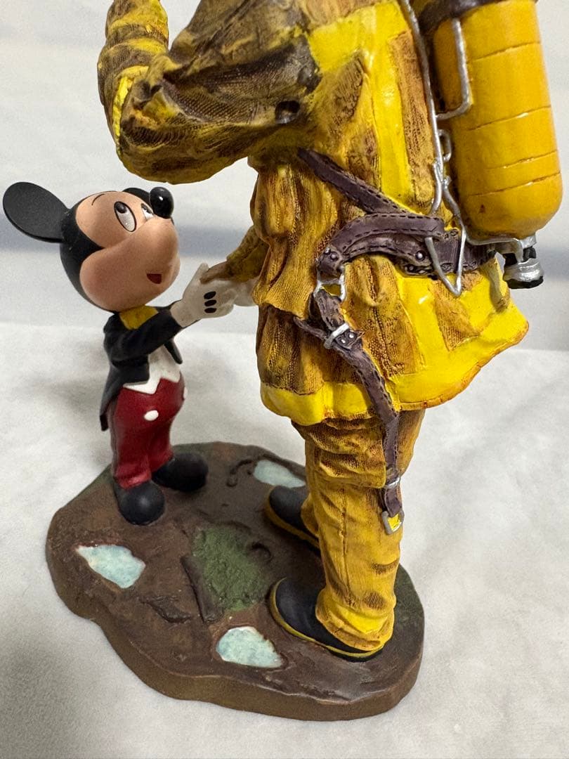 ミッキーと消防士 フィギュア 消防士へのトリビュート スタチュー