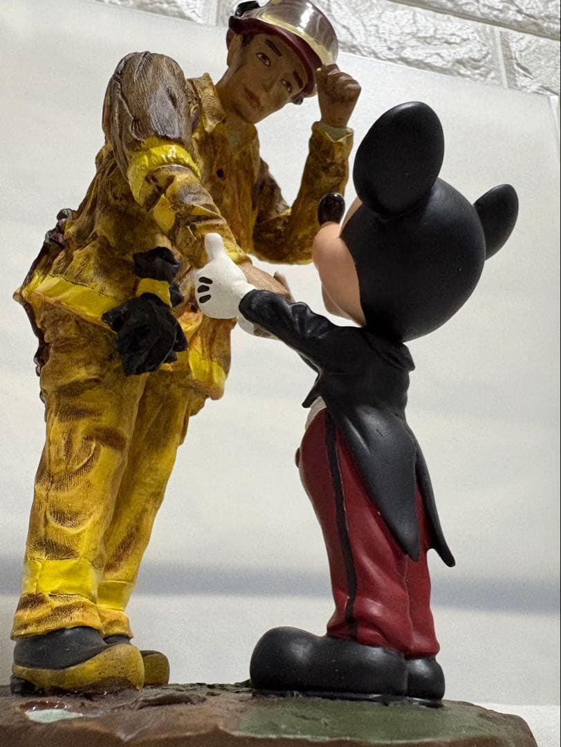 ミッキーと消防士 フィギュア 消防士へのトリビュート スタチュー