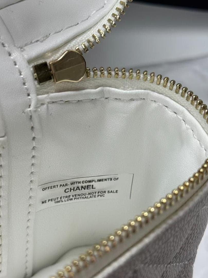 ★顧客限定 ホワイト キルティングポーチfk