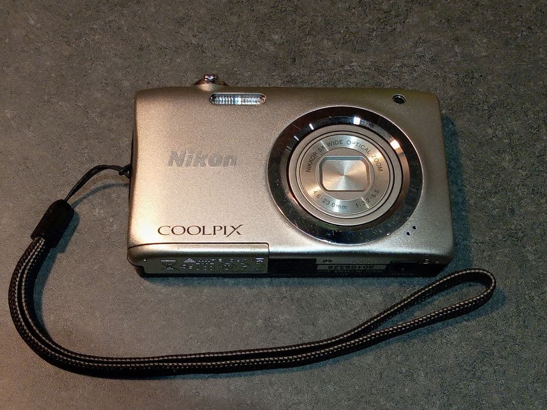 【 Nikon】コンデジ COOLPIX A100 シルバー