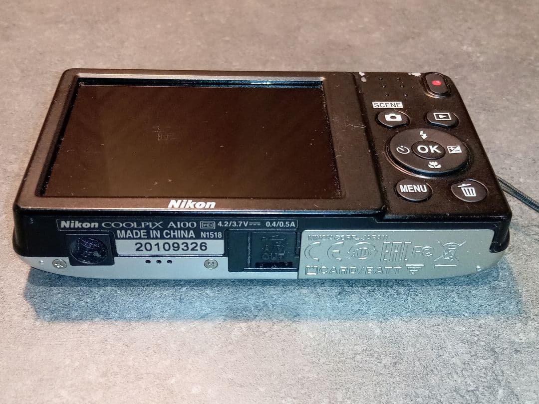 【 Nikon】コンデジ COOLPIX A100 シルバー