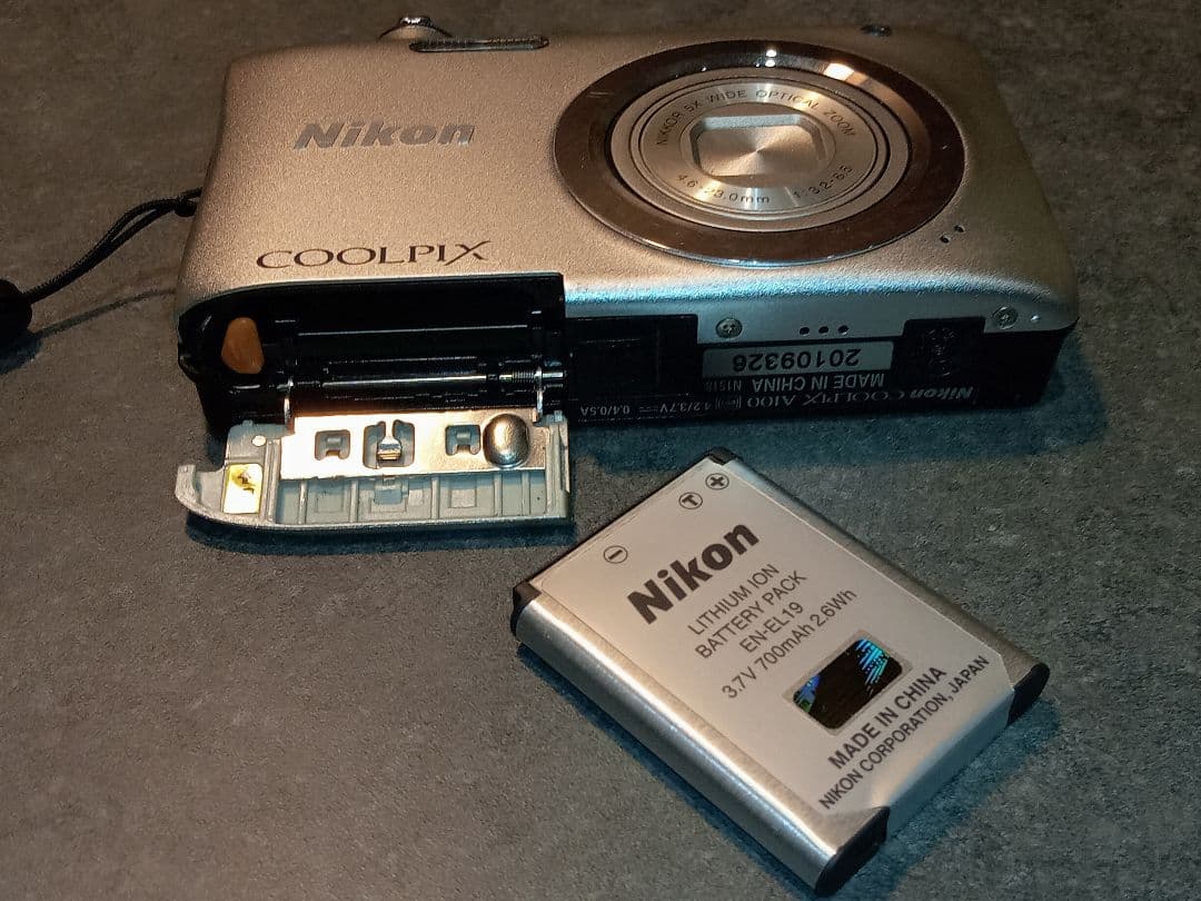 【 Nikon】コンデジ COOLPIX A100 シルバー