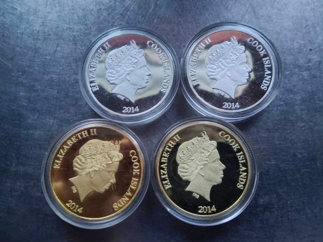 ★ハローキティー　40周年記念メダル 4枚　金貨　銀貨　2柄