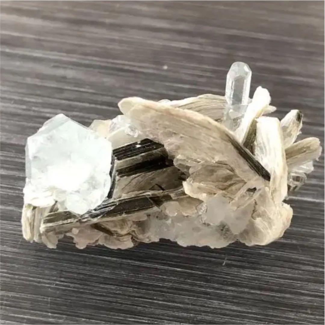 まるで翼！ナガール産 アクアマリン原石（8gマイカ付き）